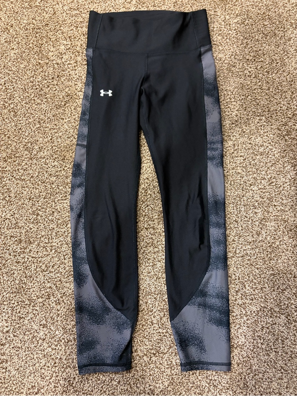 Under Armour Ladies' Black and Gray Performance Leggings 7/8 Length, Size XS